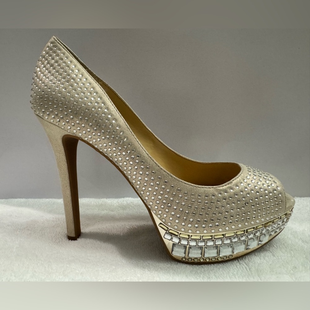 NWT GIANNI BINI Janelle Rhinestone Pumps in Blush Size 8M